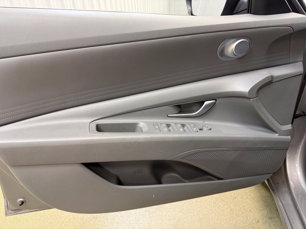 Used 2021 Hyundai Elantra SEL FWD image 17