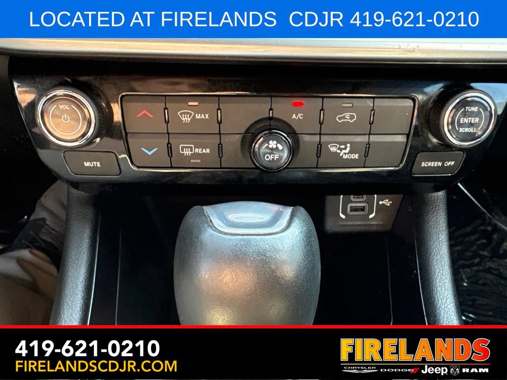 Used 2024 Jeep Compass Latitude w/ Sun and Sound Group AWD/4WD image 22