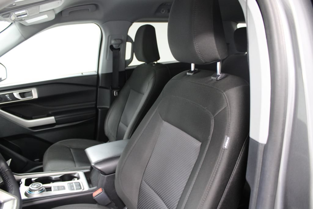 Used 2024 Ford Explorer XLT RWD image 14