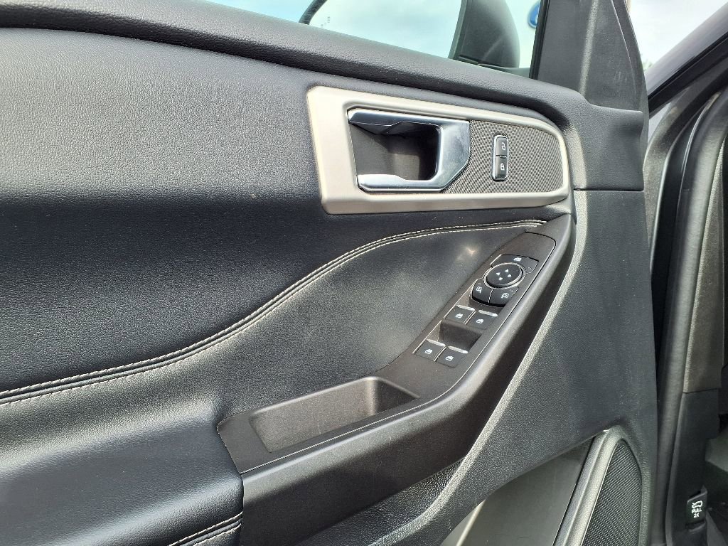 Certified 2020 Ford Explorer XLT w/ Equipment Group 202A image 17