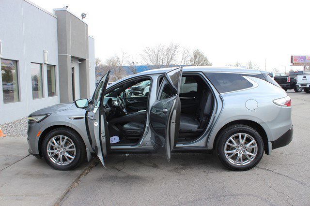 Used 2023 Buick Enclave Premium image 11