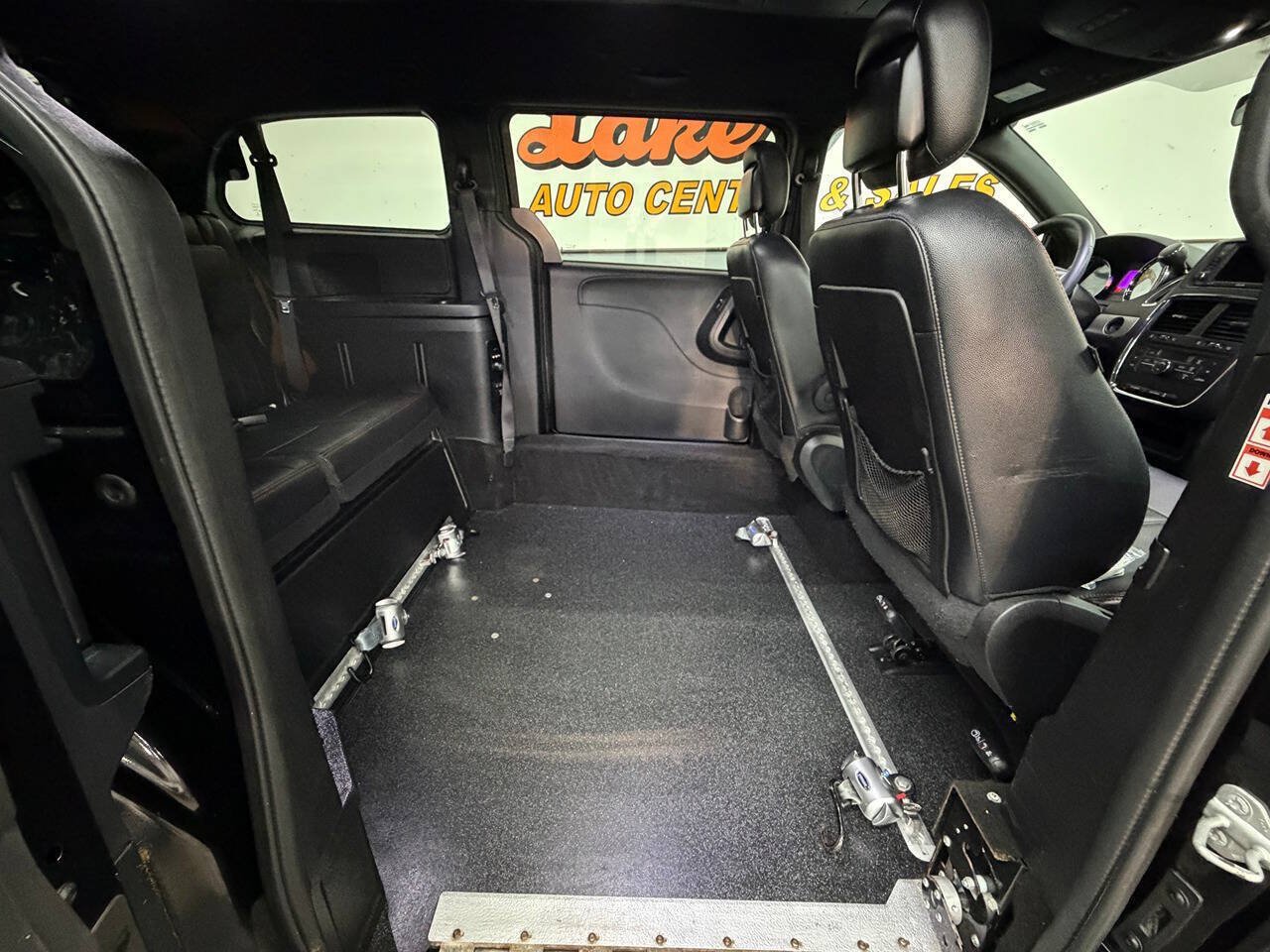 Used 2015 Dodge Grand Caravan R/T FWD image 17