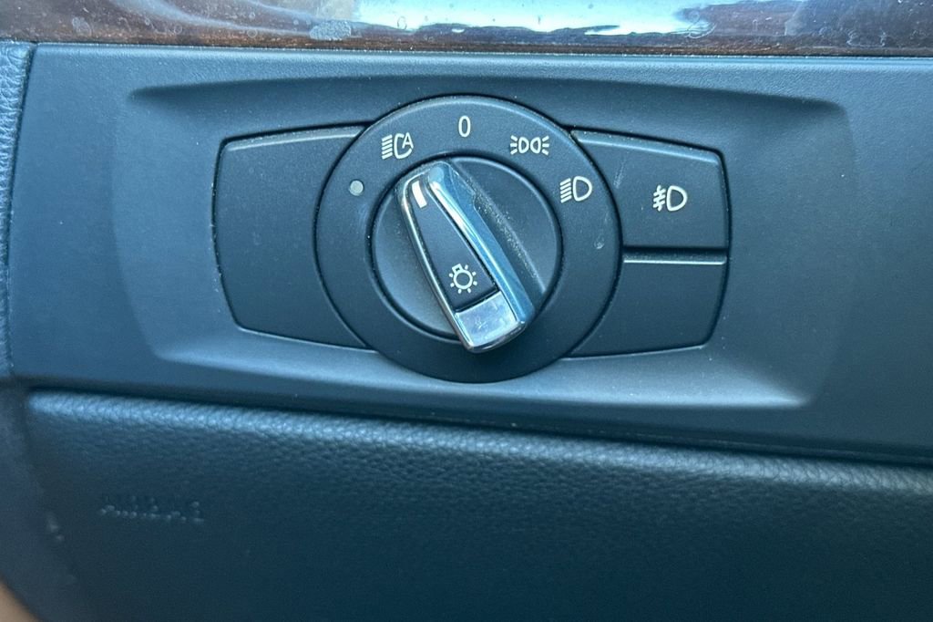 Used 2011 BMW 328i Convertible image 26