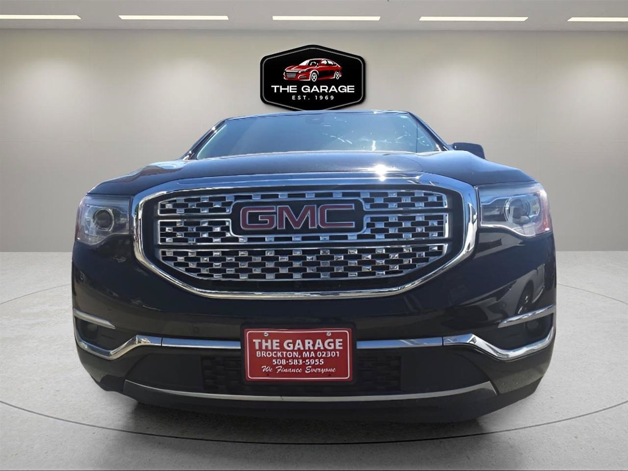 Used 2017 GMC Acadia Denali w/ Technology Package AWD/4WD image 2
