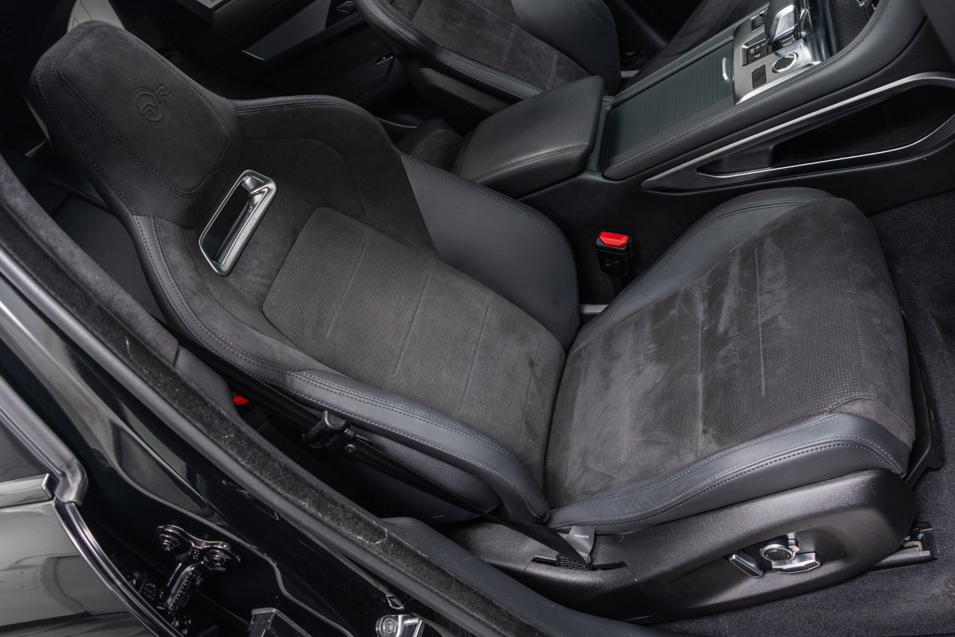 Used 2023 Jaguar F-PACE SVR image 25