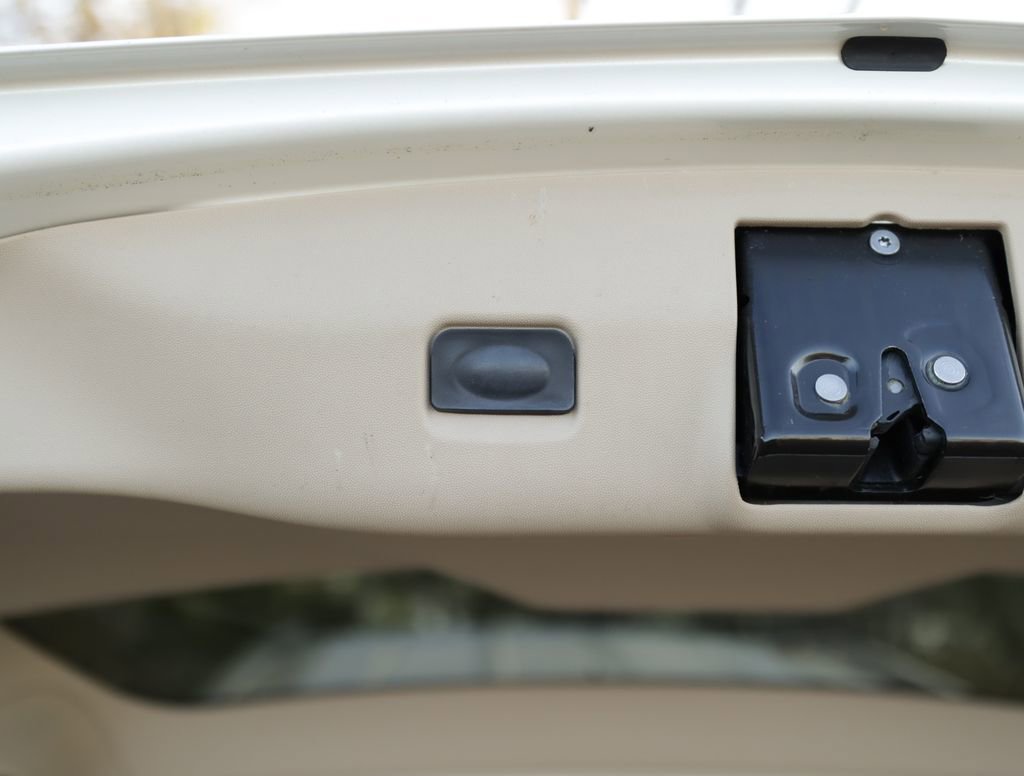 Used 2006 Cadillac SRX w/ Seating Package AWD/4WD image 28