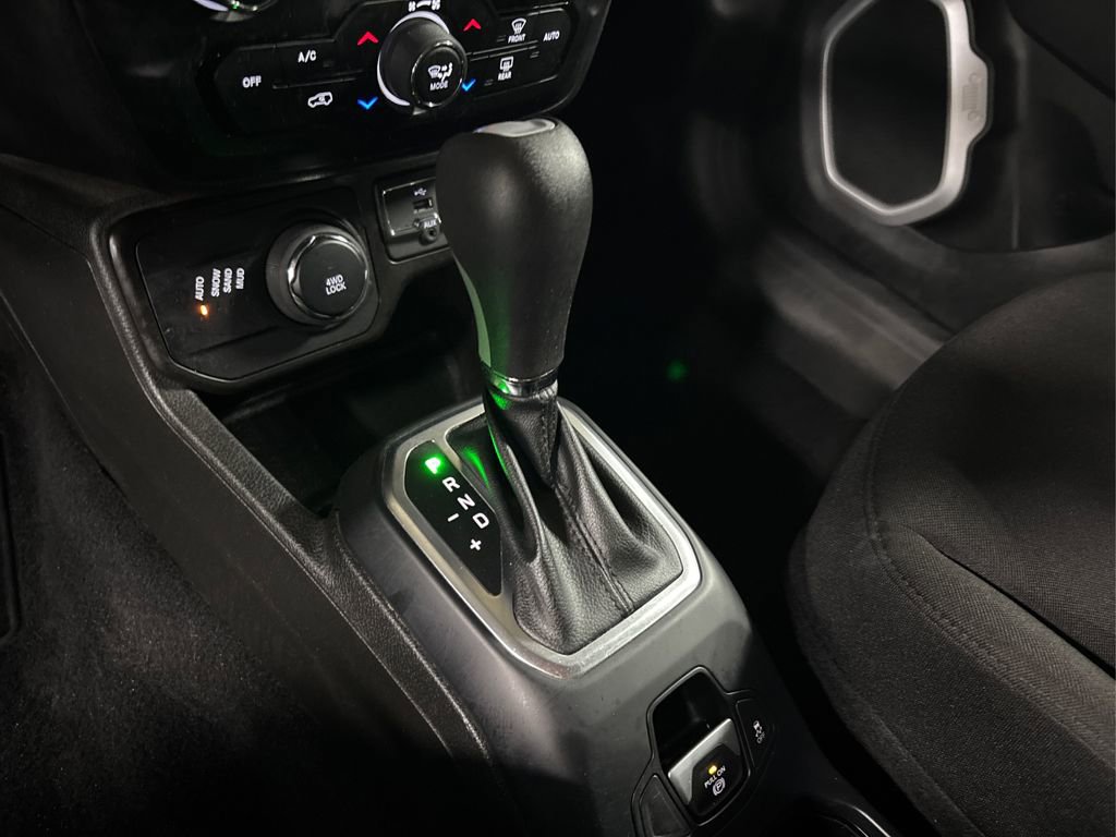 Used 2020 Jeep Renegade Latitude w/ Cold Weather Group image 29