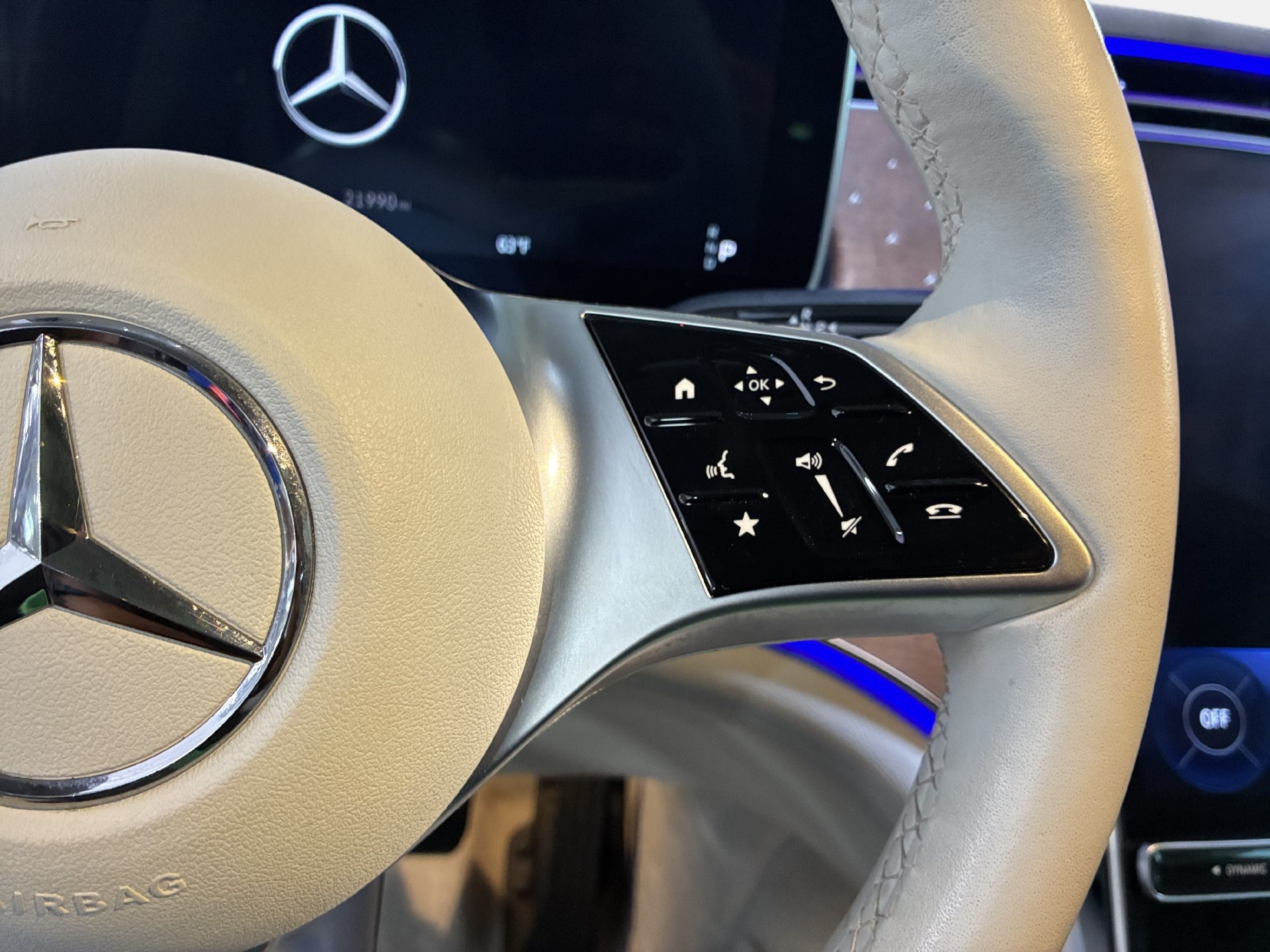 Used 2023 Mercedes-Benz EQE 350+ 4MATIC SUV w/ Exclusive Trim Package image 18