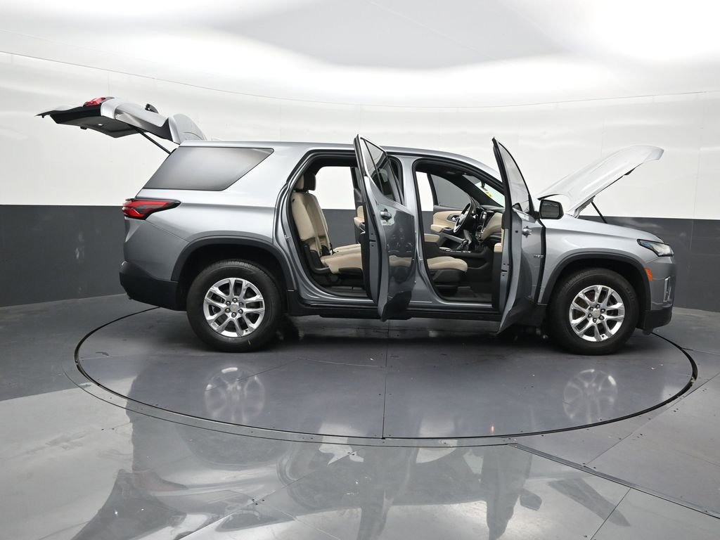 Used 2023 Chevrolet Traverse LS FWD image 33
