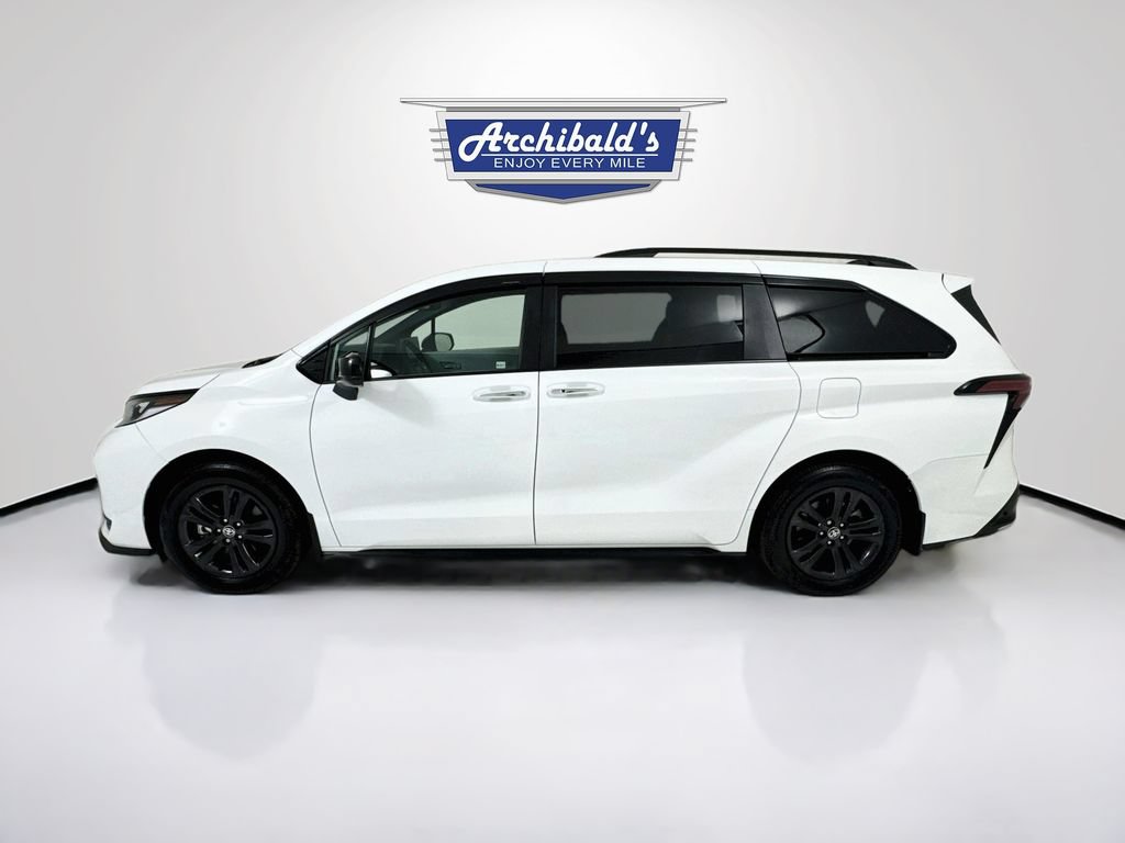 Used 2025 Toyota Sienna XSE AWD/4WD image 5