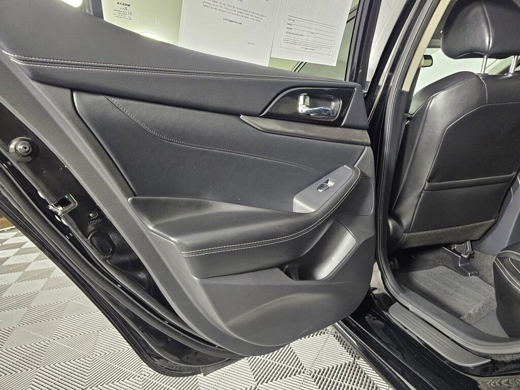 Used 2023 Nissan Maxima SV w/ Floor Mat Group image 31