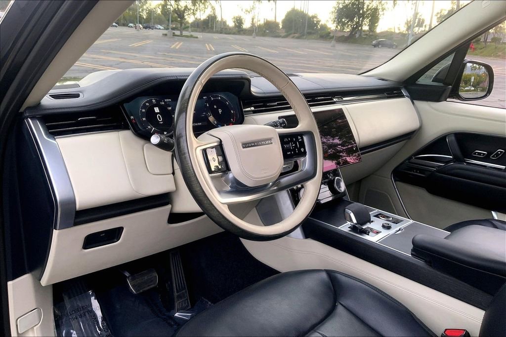 Used 2023 Land Rover Range Rover Long Wheelbase Autobiography image 17