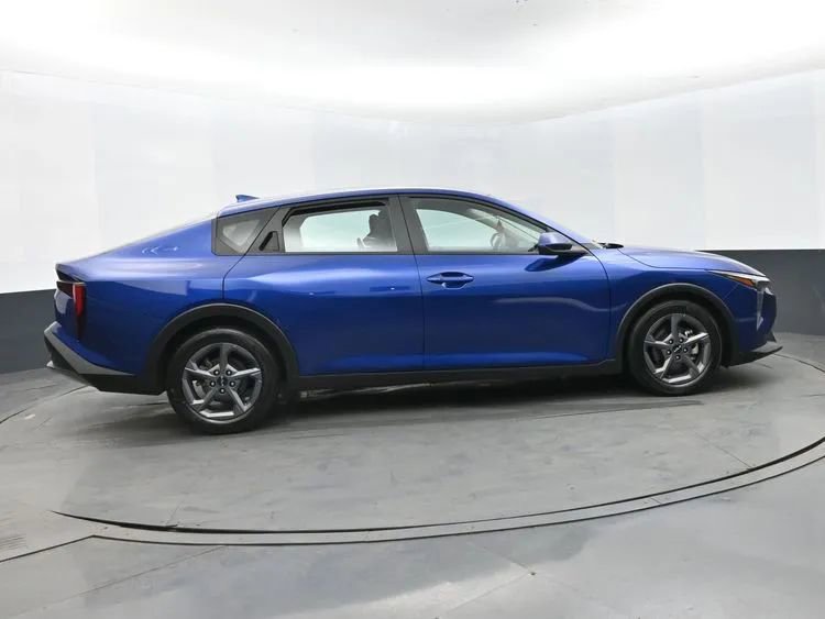 Used 2025 Kia K4 image 4