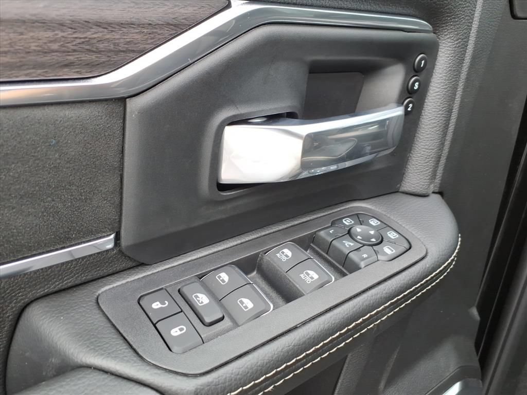 New 2026 RAM 2500 Laramie AWD/4WD image 14