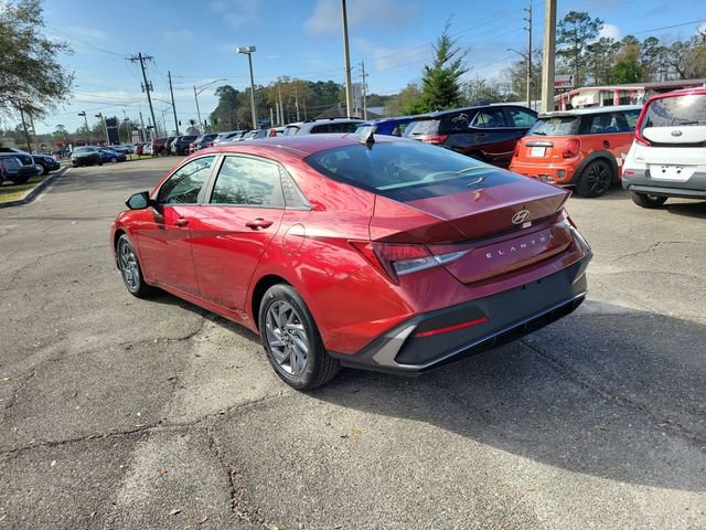 Used 2024 Hyundai Elantra SEL image 3