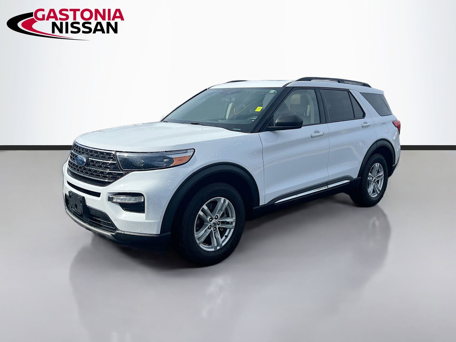 Used 2022 Ford Explorer XLT w/ Equipment Group 202A image 3