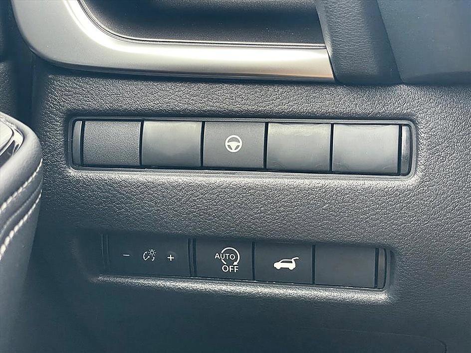 Certified 2026 Nissan Rogue SV FWD image 22