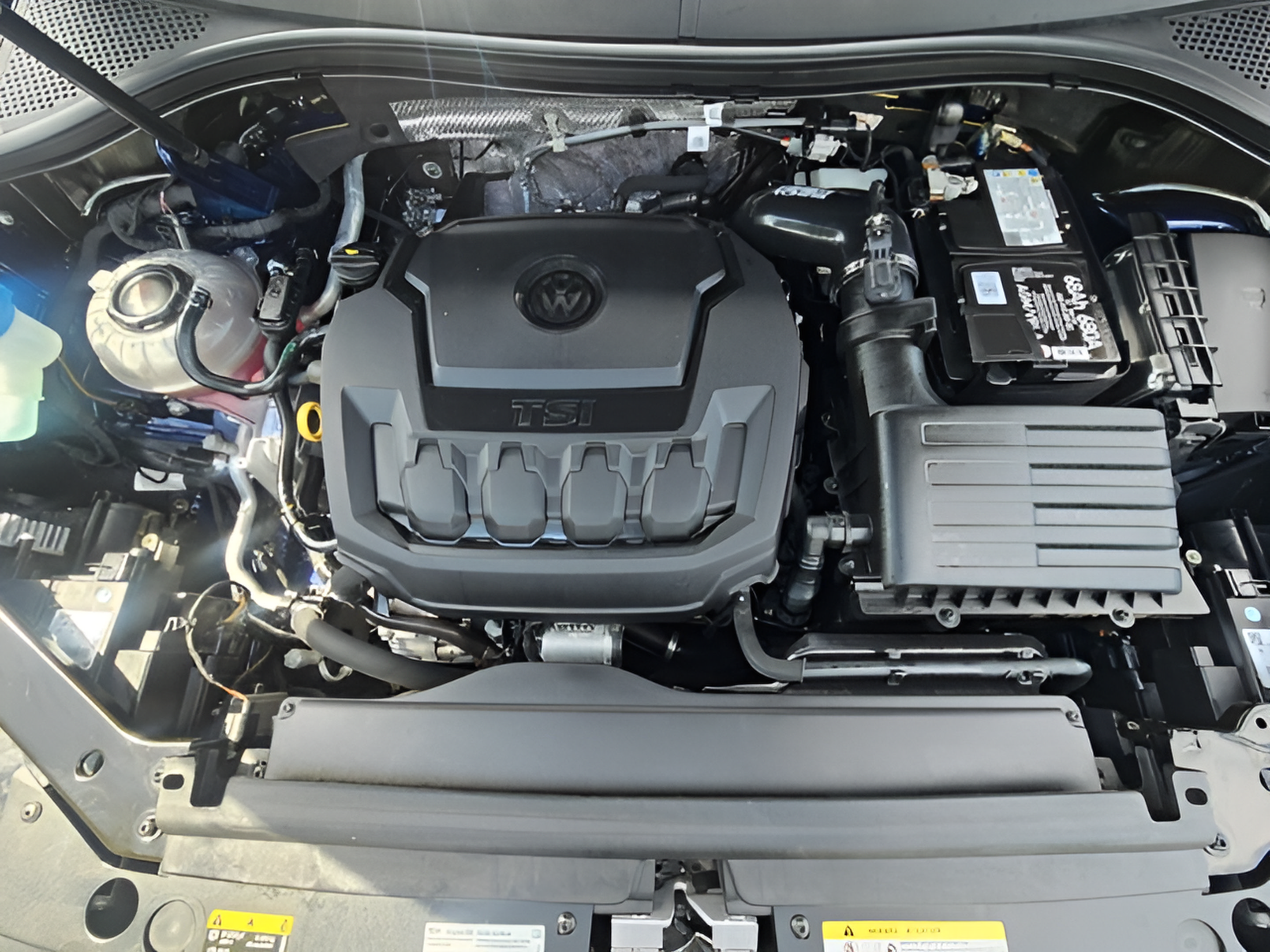 Used 2023 Volkswagen Tiguan SEL R-Line AWD/4WD image 25