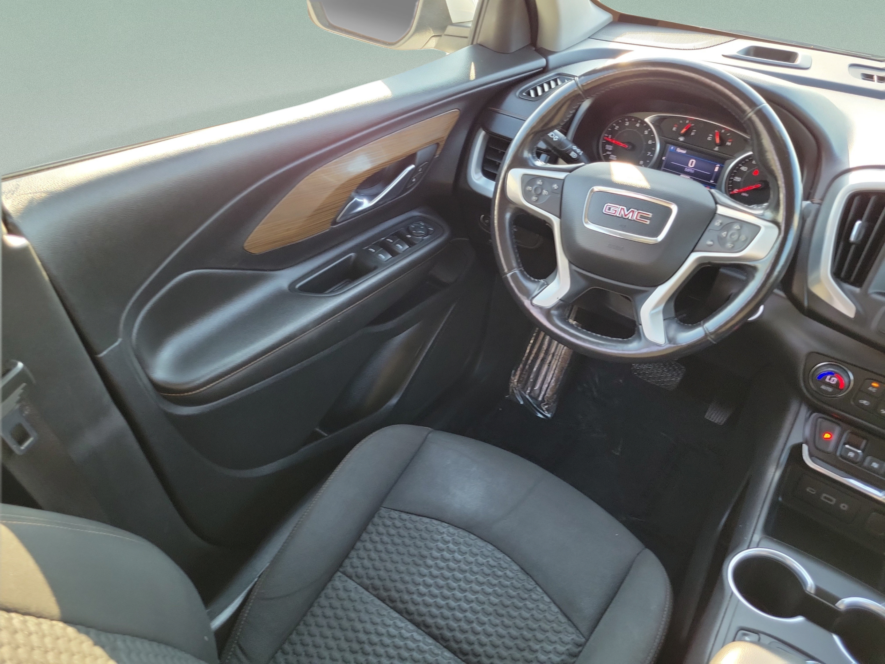 Used 2021 GMC Terrain SLE w/ Driver Convenience Package FWD image 15