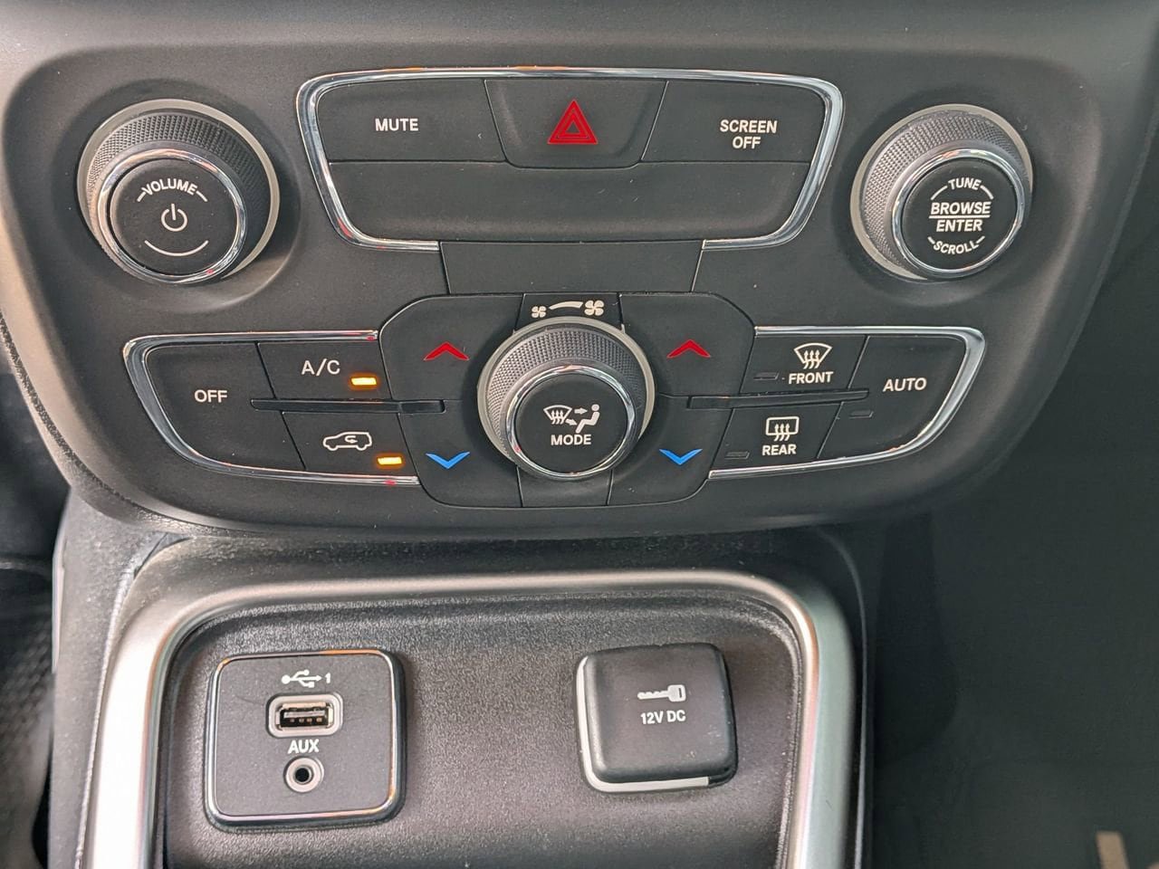 Used 2021 Jeep Compass Latitude w/ Sun and Sound Group FWD image 17