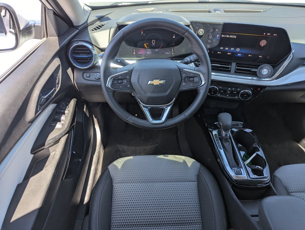 Used 2024 Chevrolet Trax LT w/ Driver Confidence Package FWD image 29