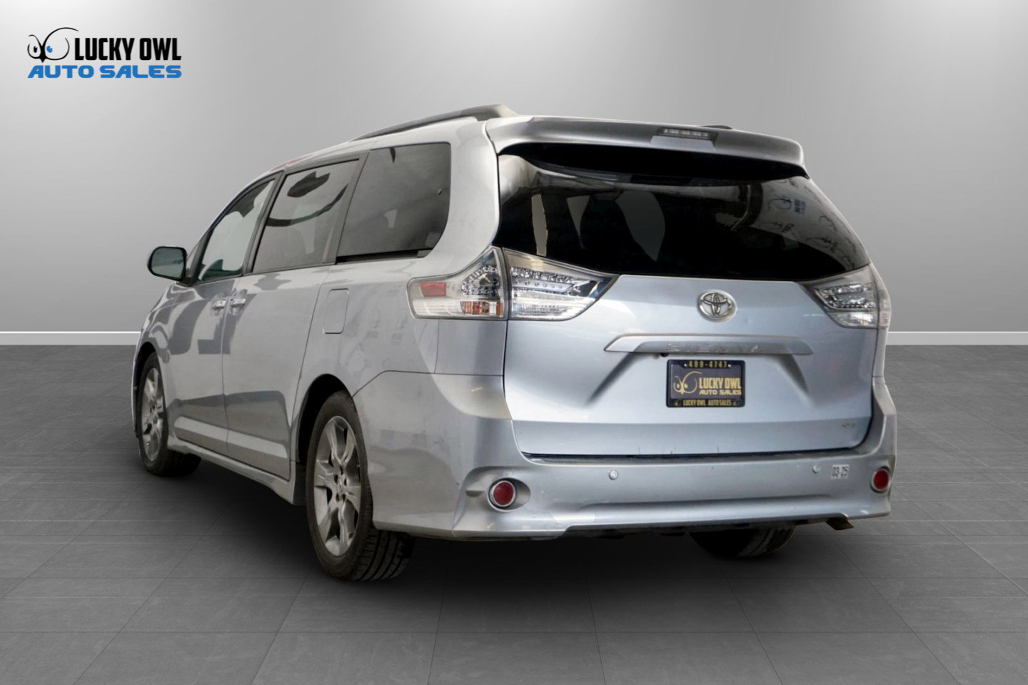 Used 2014 Toyota Sienna SE FWD image 4
