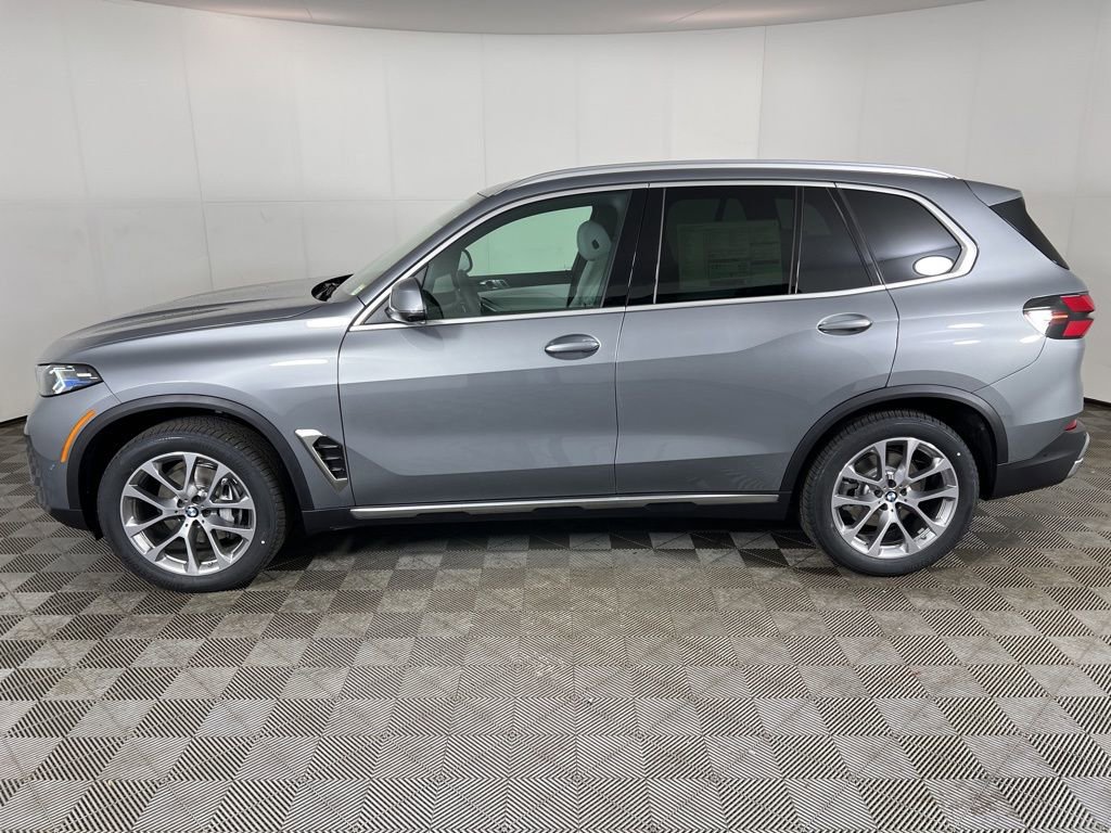 New 2026 BMW X5 xDrive40i w/ Parking Assistance Package image 4