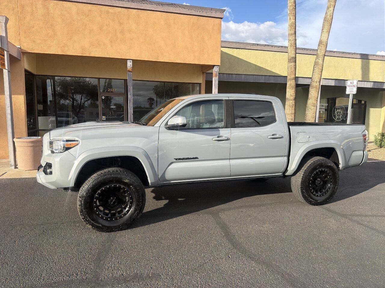 Used 2020 Toyota Tacoma TRD Sport w/ Technology Package RWD image 5
