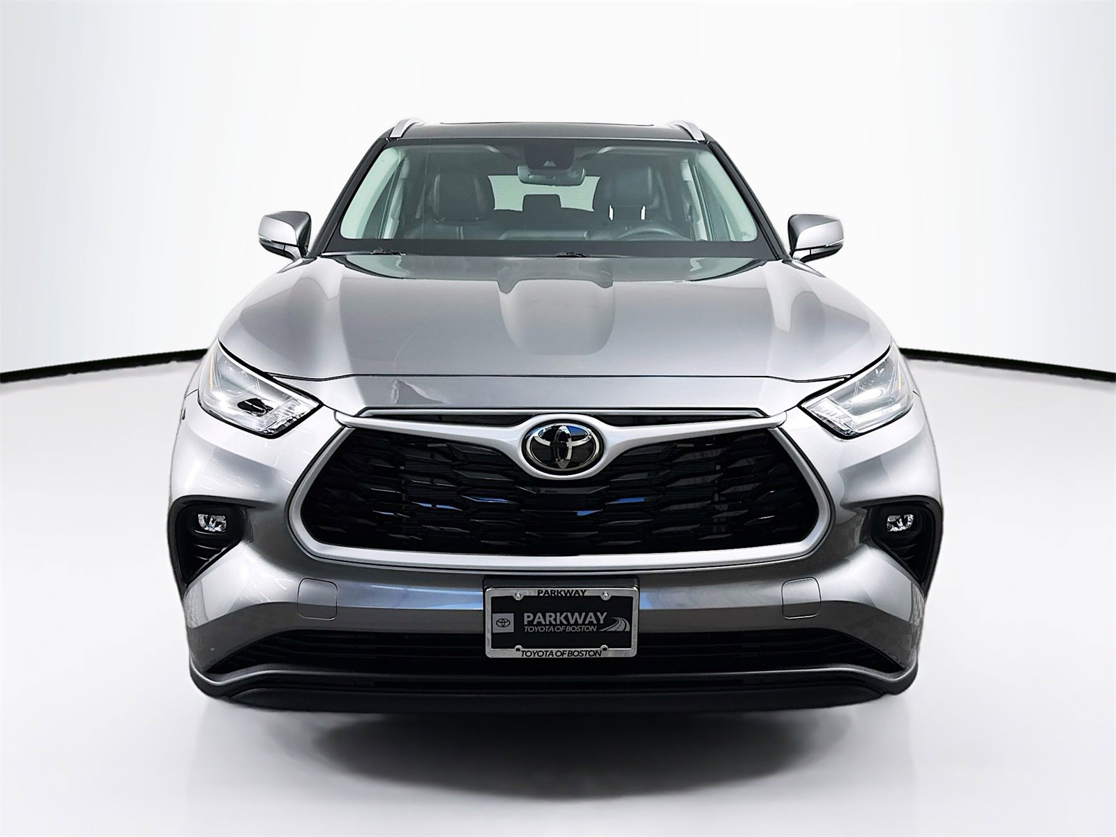 Certified 2025 Toyota Highlander XLE image 2