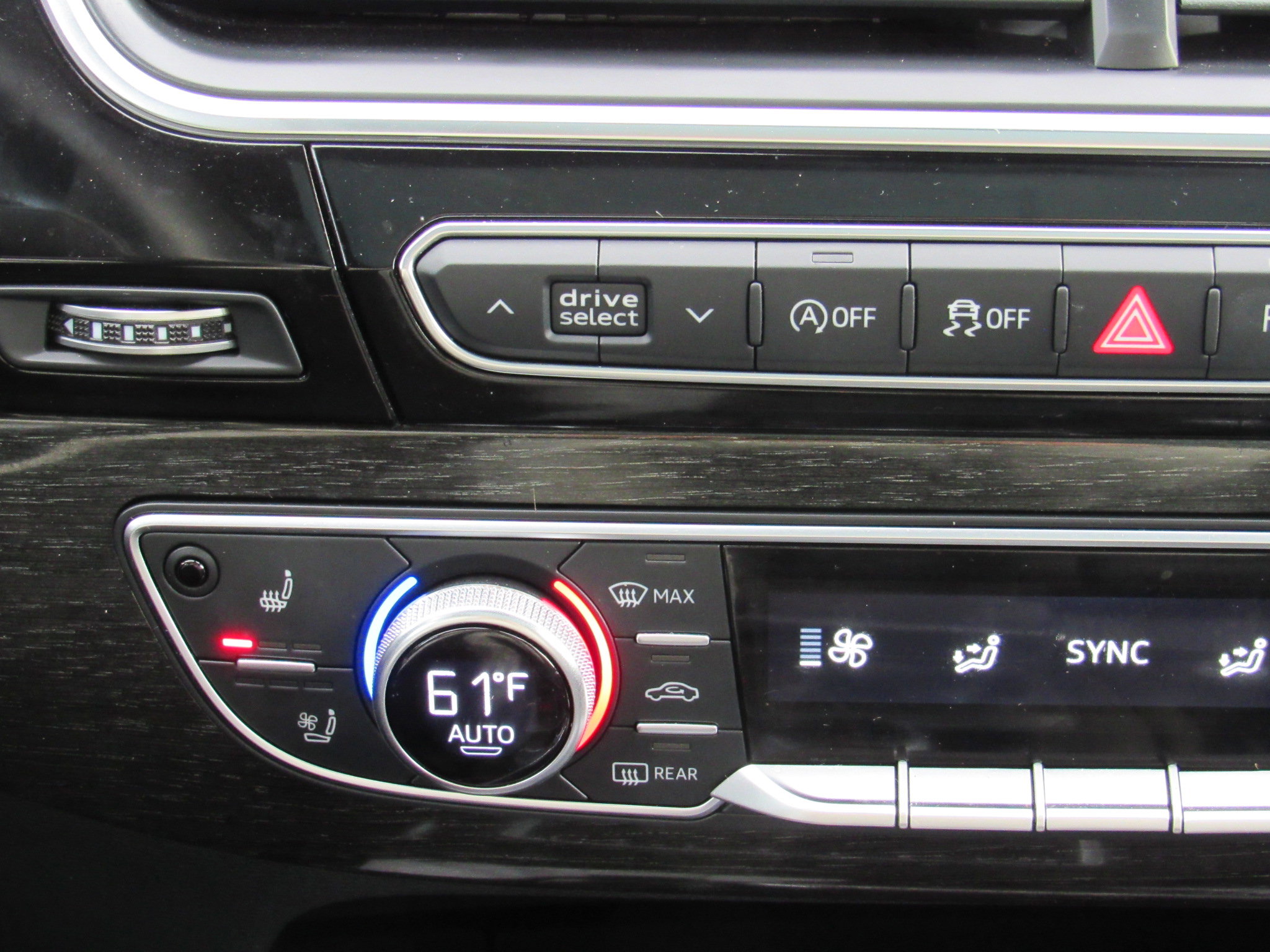 Used 2019 Audi Q7 3.0T Prestige image 25