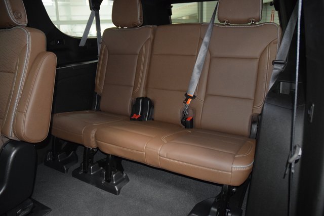 Used 2023 Chevrolet Suburban High Country w/ Premium Package image 44