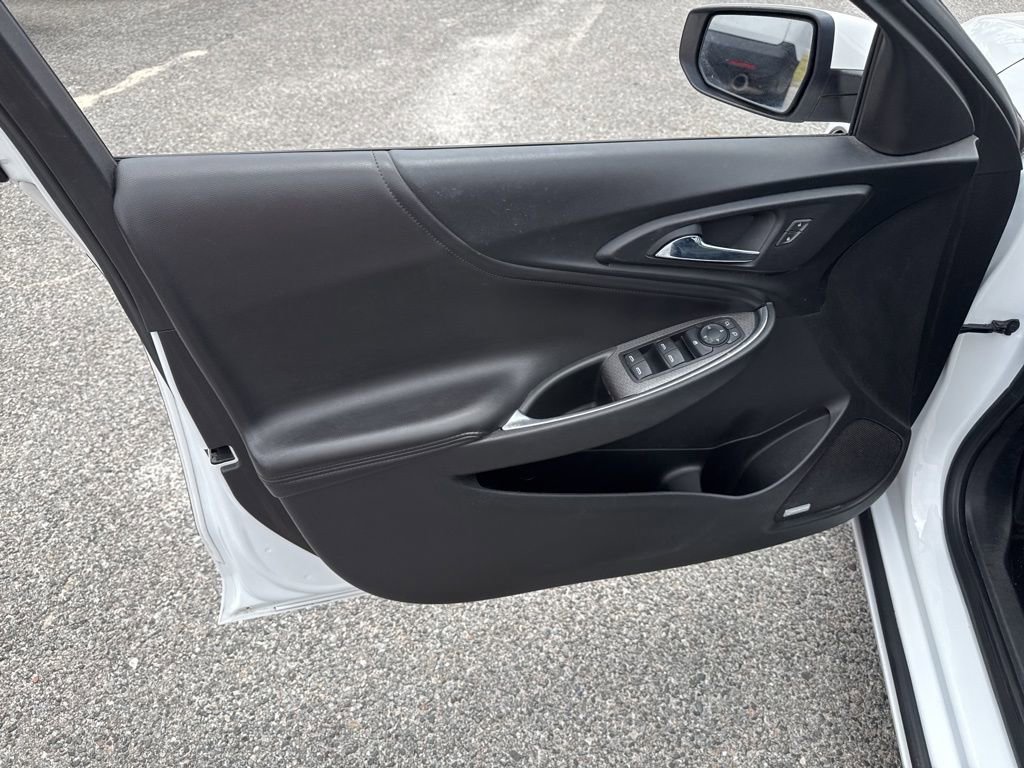 Used 2018 Chevrolet Malibu LT w/ Leather Package FWD image 10