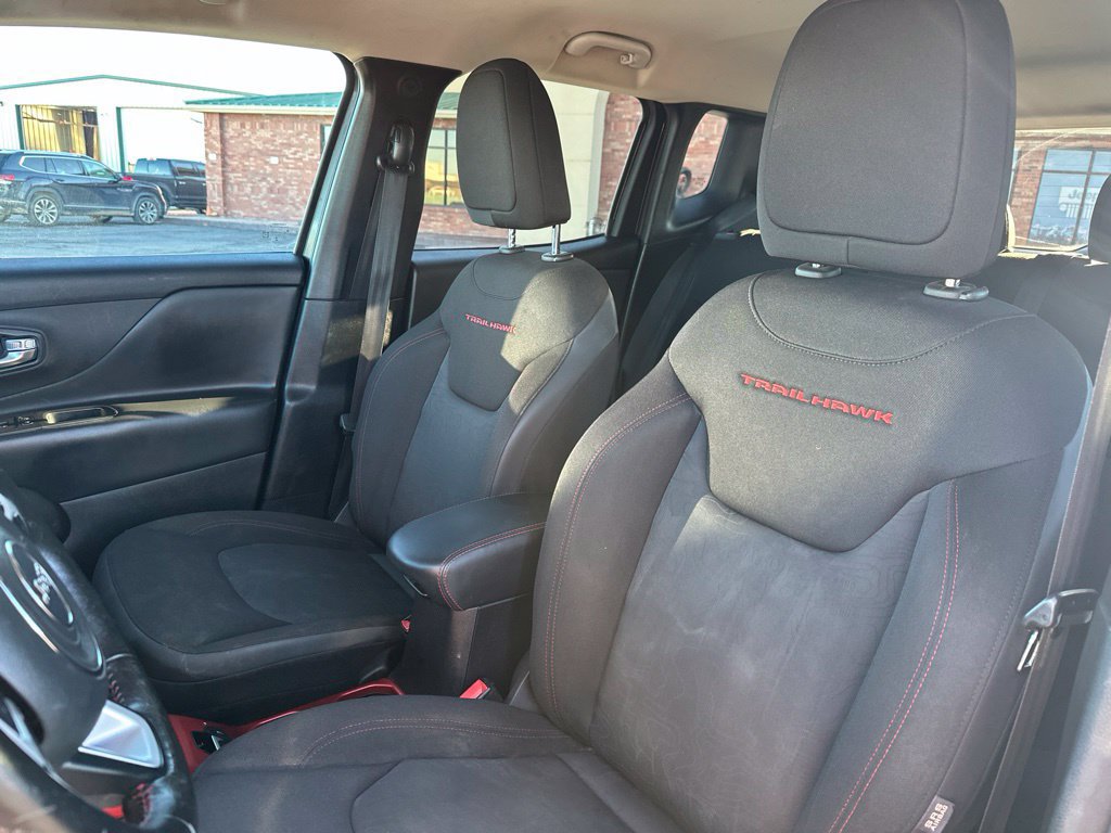 Used 2019 Jeep Renegade Trailhawk w/ Cold Weather Group II AWD/4WD image 11
