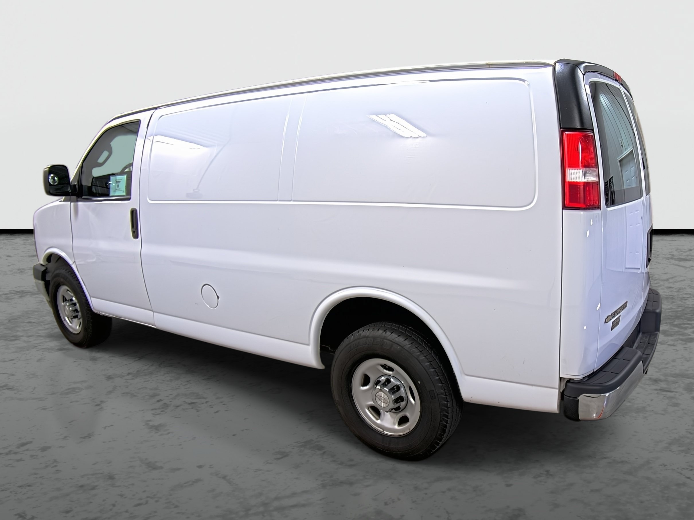 Used 2020 Chevrolet Express 2500 w/ Driver Convenience Package RWD image 2