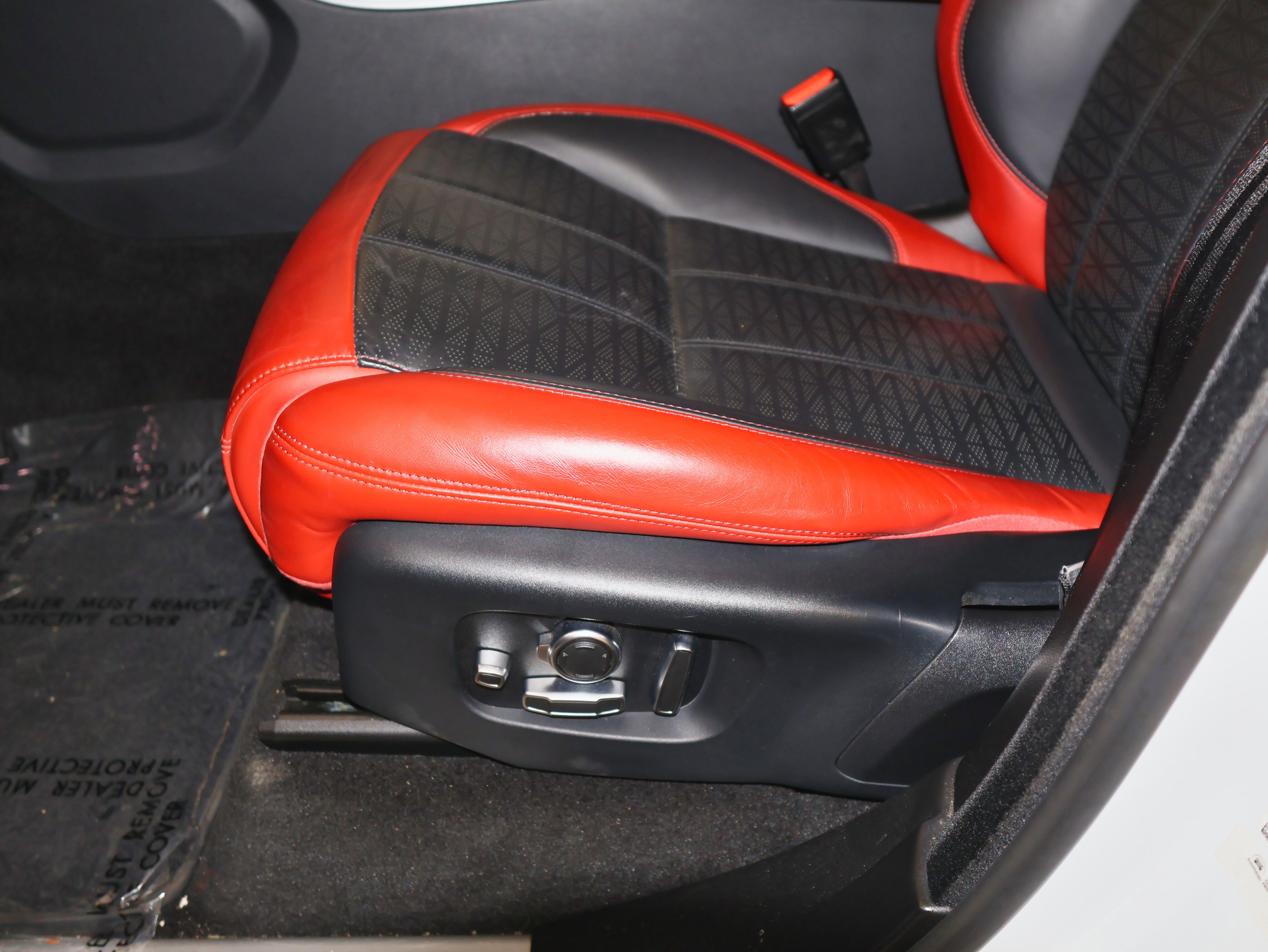 Used 2018 Land Rover Range Rover Sport HSE Dynamic image 16