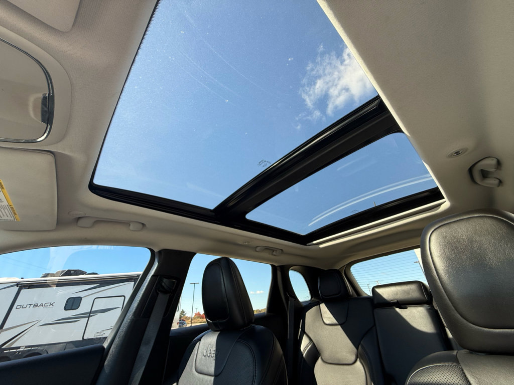 Used 2021 Jeep Cherokee Limited image 21