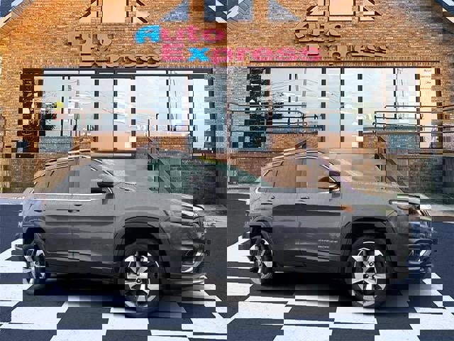 Used 2020 Jeep Cherokee Limited image 1