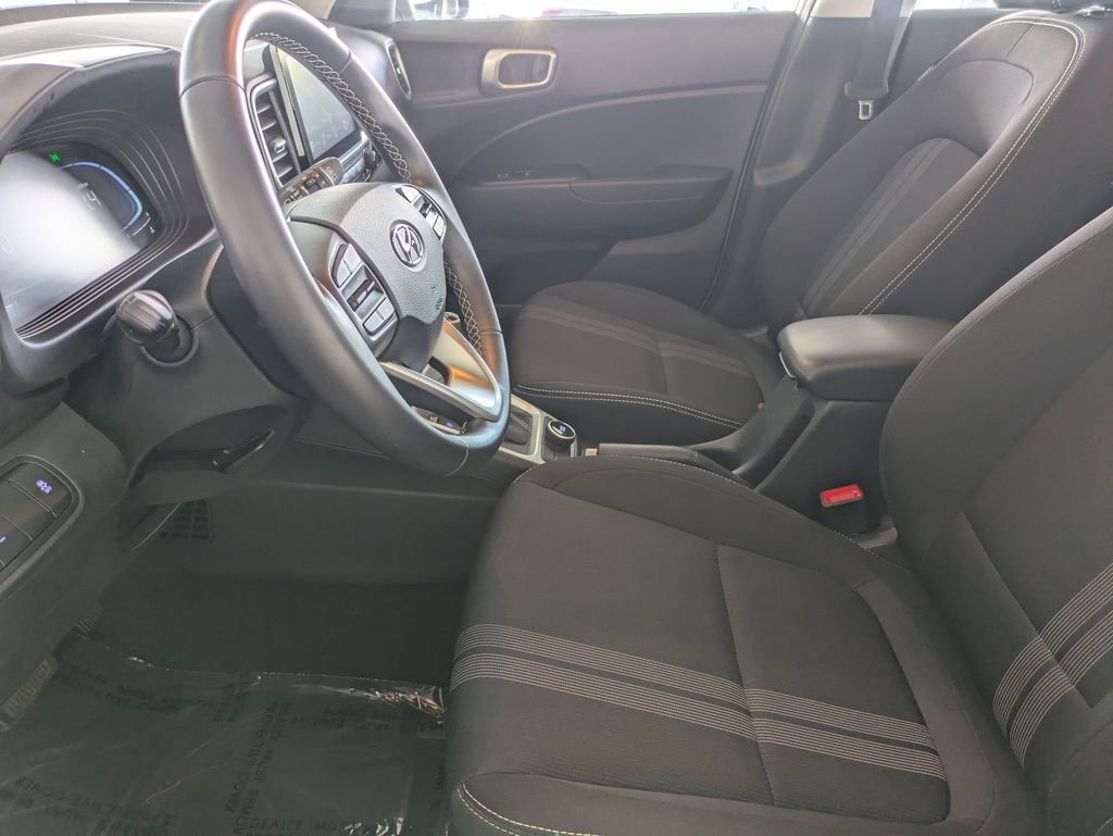 Used 2025 Hyundai Venue SEL FWD image 23