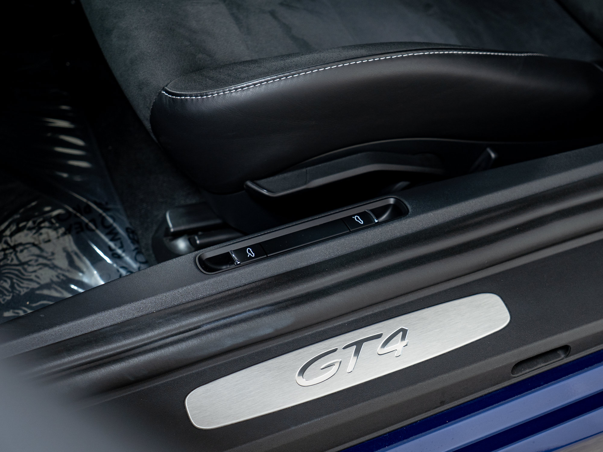 Certified 2021 Porsche 718 Cayman GT4 RWD image 17