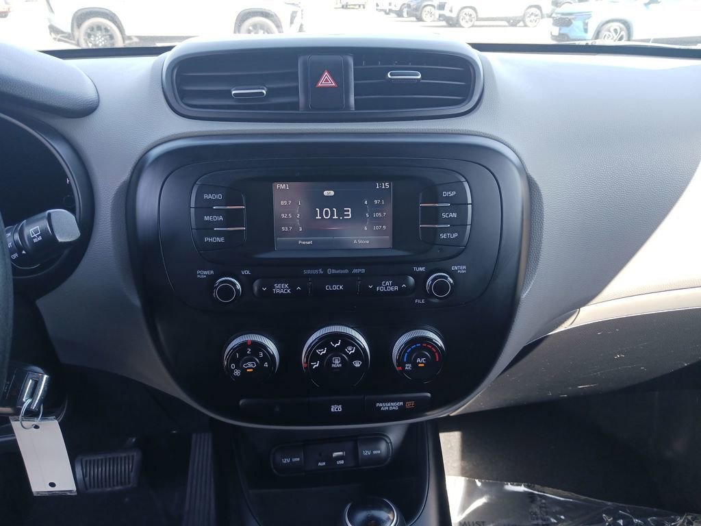 Used 2016 Kia Soul + image 17