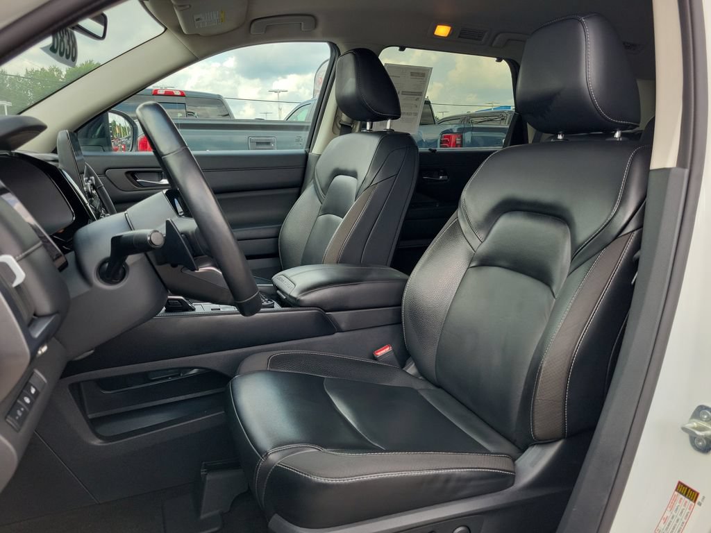 Used 2023 Nissan Pathfinder SL AWD/4WD image 17