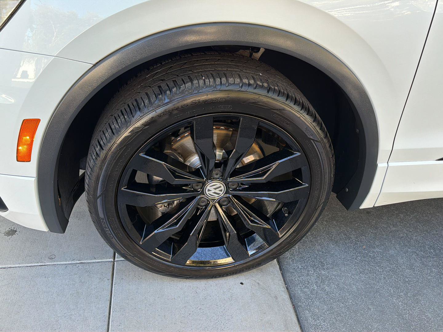 Certified 2021 Volkswagen Tiguan SE R-Line FWD image 9
