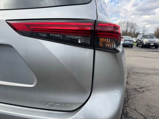 Used 2023 Toyota Highlander LE image 9