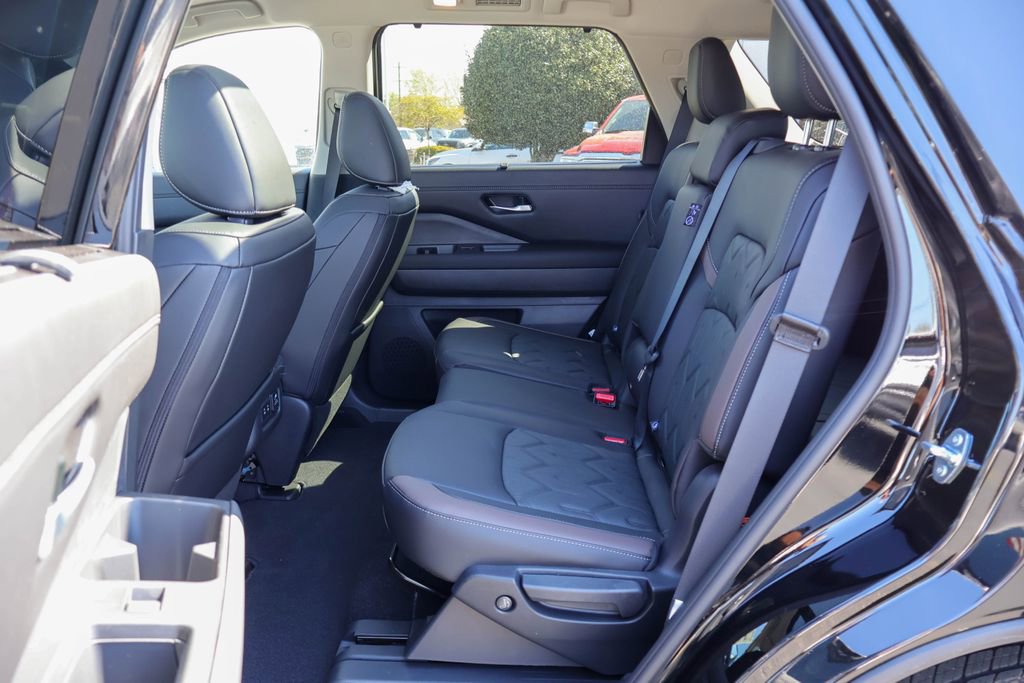 New 2026 Nissan Pathfinder Platinum image 8