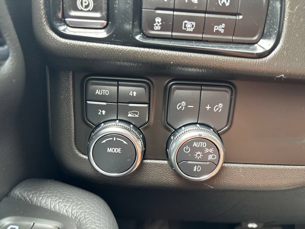 Certified 2025 GMC Yukon Denali AWD/4WD image 22