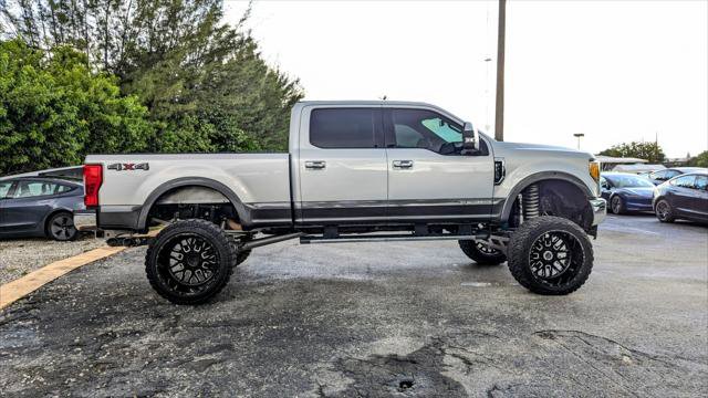 Used 2017 Ford F250 Lariat w/ Chrome Package image 8