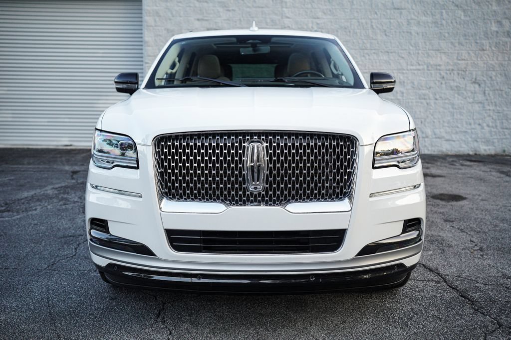 Used 2023 Lincoln Navigator L Reserve AWD/4WD image 4