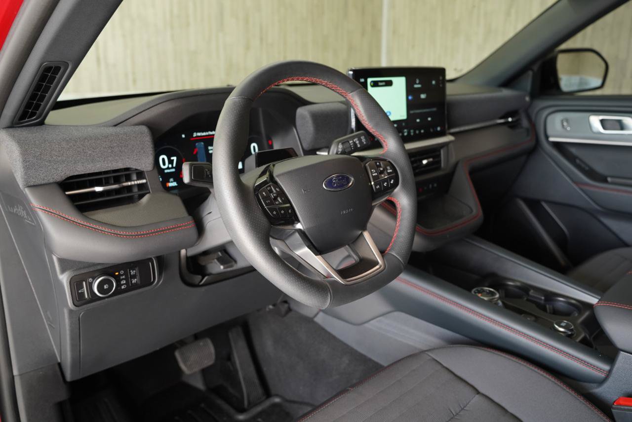 Used 2026 Ford Explorer ST-Line w/ ST-Line Street Pack RWD image 11