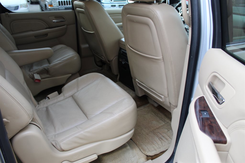 Used 2013 Cadillac Escalade ESV Premium image 13