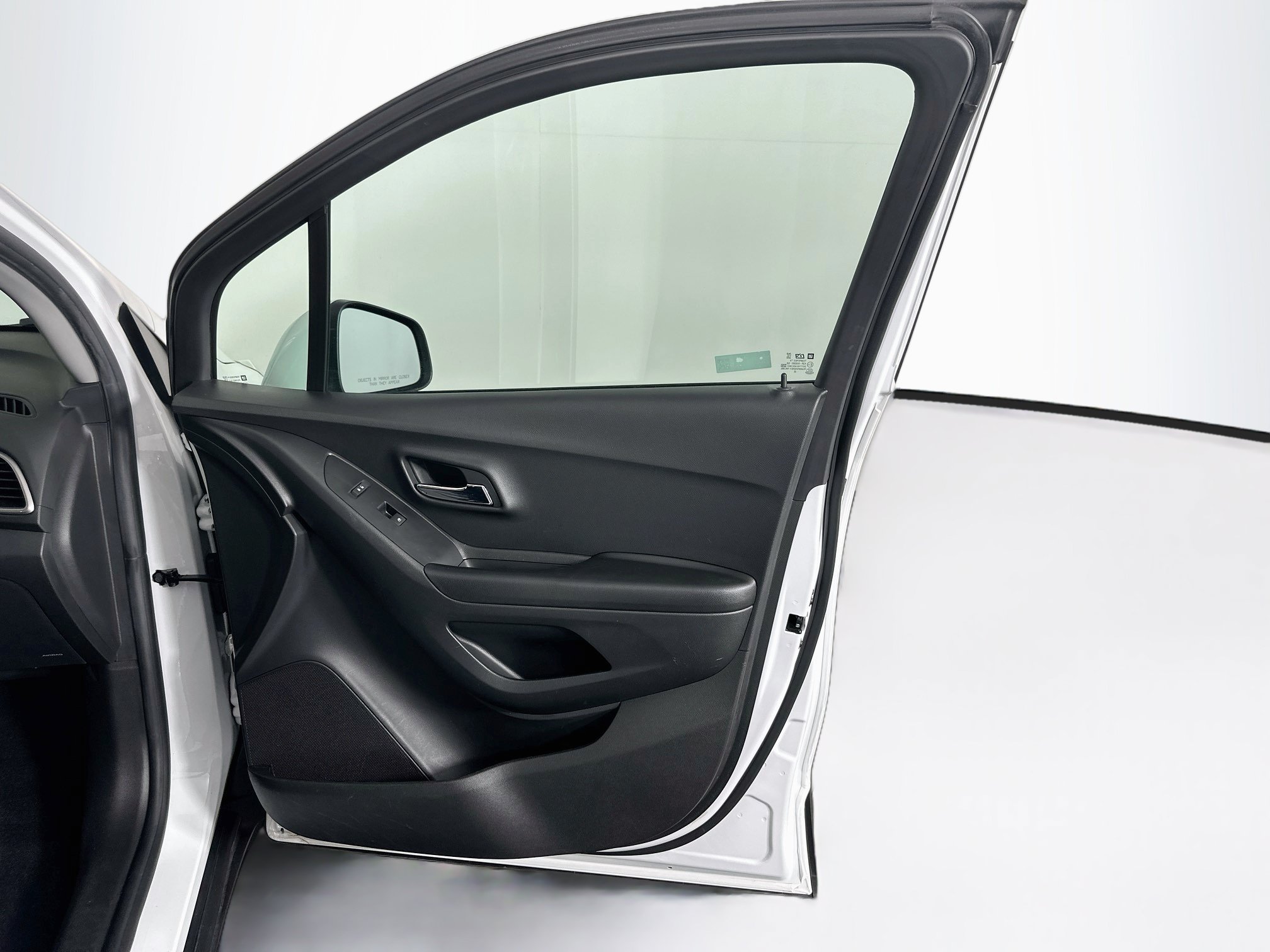 Used 2022 Chevrolet Trax LS w/ Tint and Cruise Package FWD image 30